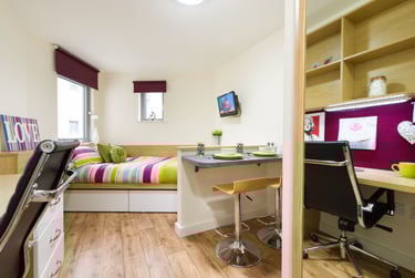 Silver Studio at Quebec House, 1 Cromwell Road, Kingston upon Thames, Kingston, KT26BJ - Image 3